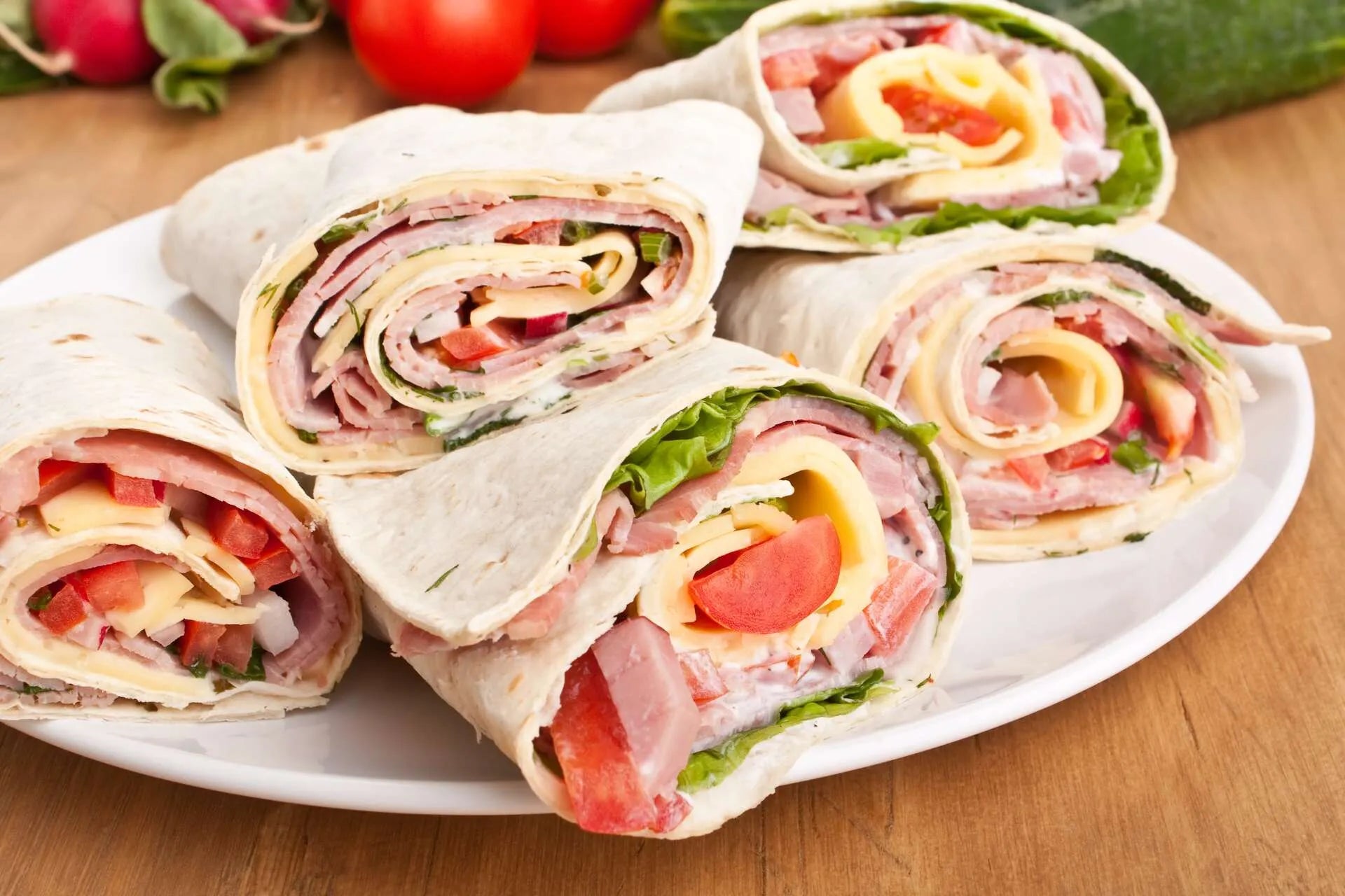 Wrap de jamón, queso y tomates