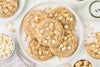 Galletas de nueces de macadamia con chips blancos